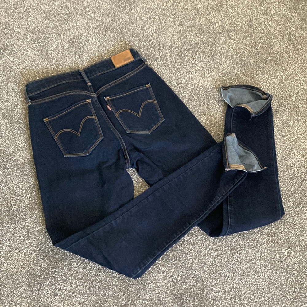 ❌SOLD❌Levi’s high rise, dark wash, split hem jeans
